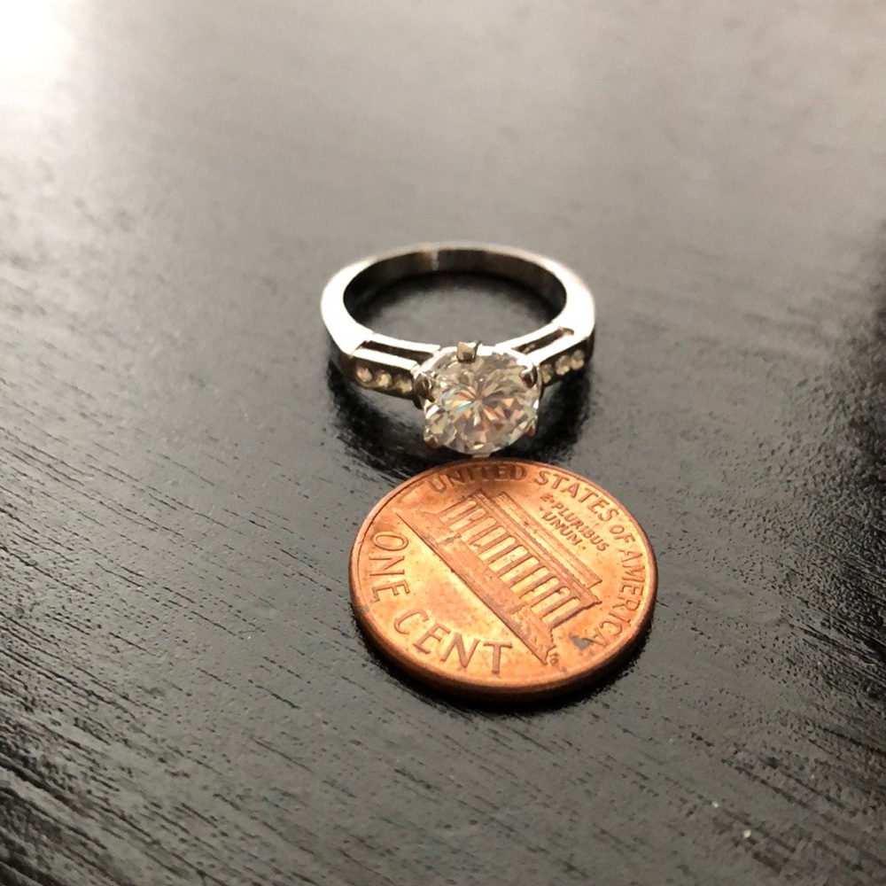 Silver CZ ring 💍